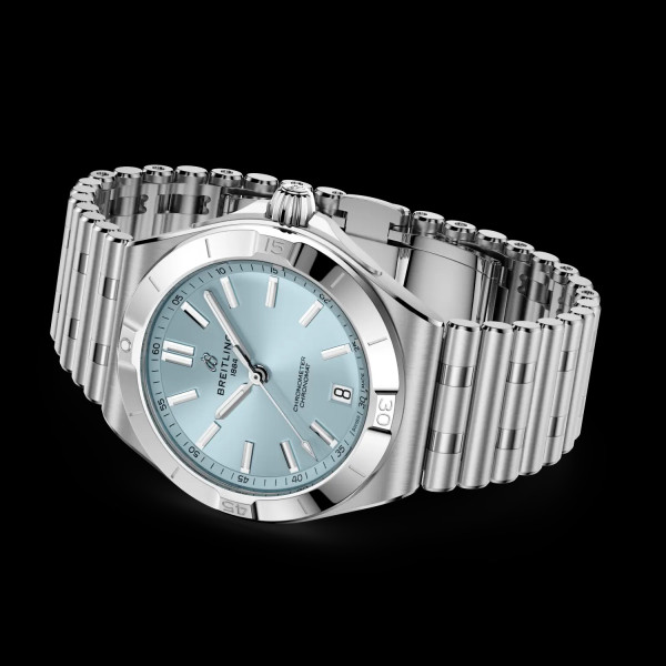 часовник breitling chronomat automatic 40 platinum bezel blue dial classicwatches.bg