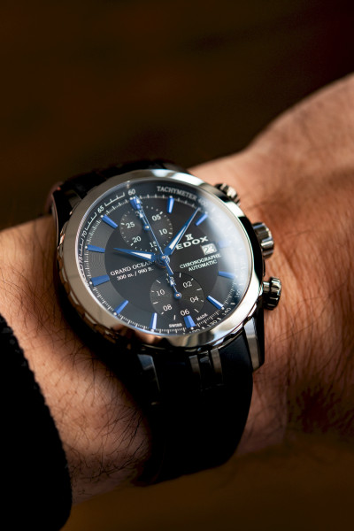 мъжки часовник автоматичен edox-grand-ocean-chronograph-automatic-09800-357gnca-nibu-on-wrist-classicwatches  