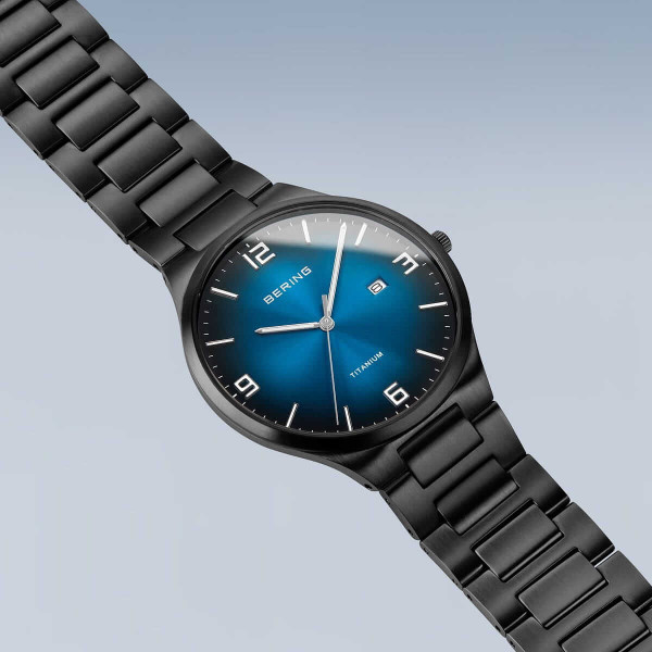 Мъжки часовник Bering Titanium 15240-727