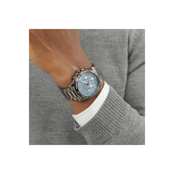 HUGO BOSS часовник – върху ръка