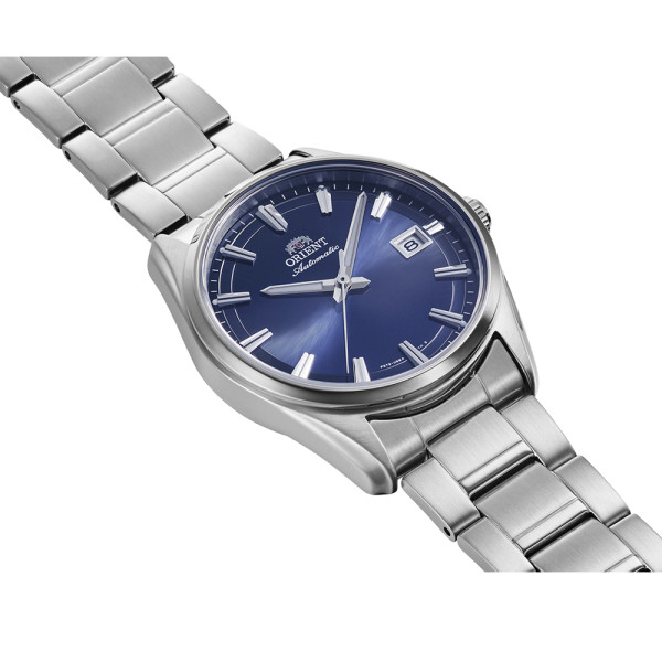 Orient RA-AC0R02L часовник със сапфир-кристал и дата ClassicWatches.bg