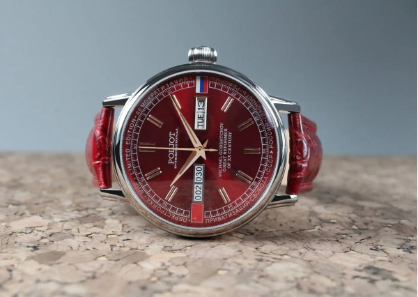 Часовник Poljot International Gorbatschow 36NH.4200116 – червен циферблат с позлатени индекси и дата на 3 часа – classicwatches.bg