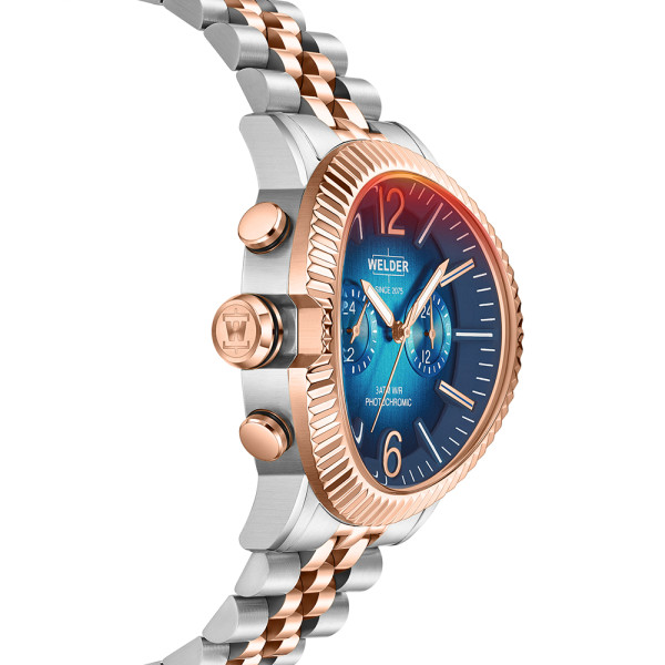 часовник welder edge 43 мм син фотохромен циферблат classicwatches.bg