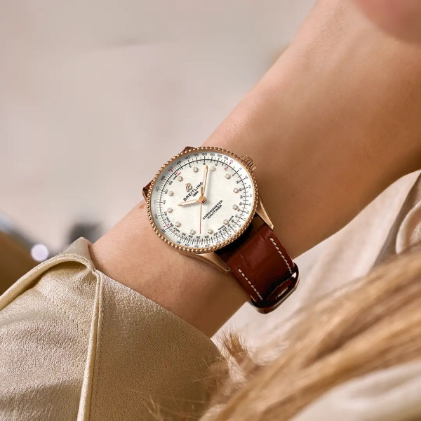 Breitling Navitimer Automatic 36 със slide rule функция  R17327211A1P1 – classicwatches.bg