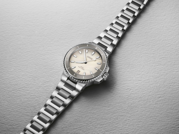 ORIS AQUIS DATE 36.5MM 733 7792 4151-07 8 19 05P