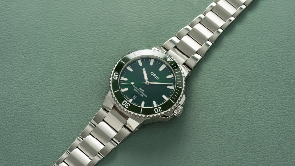 ORIS AQUIS DATE 41.5MM 733 7787 4157-07 8 22 04PEB