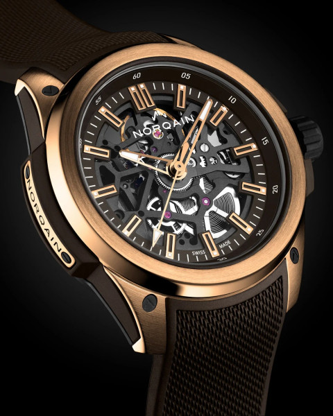 NORQAIN Wild ONE Skeleton 42mm златен корпус и кафяв циферблат – classicwatches.bg