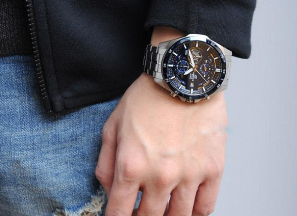 CASIO EDIFICE EFR-556DB-2AVUEF