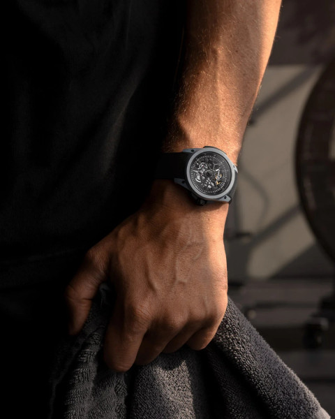 NORQAIN N3000.07Q42.B18 със сапфирен гръб и COSC механизъм – classicwatches.bg