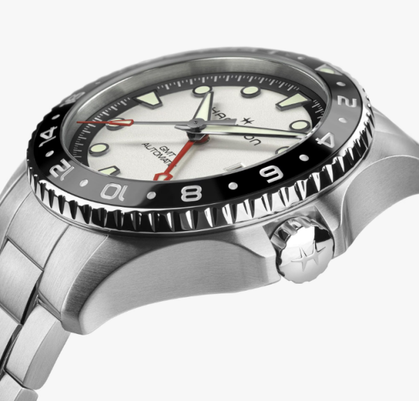 GMT часовник Hamilton с червена стрелка и 80 ч резерв