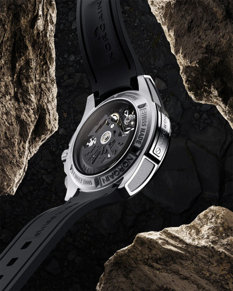 Часовник NORQAIN Independence Skeleton Chrono 42mm N3200.40S01.B01 – корпус от 316L благородна стомана с полирани ръбове – classicwatches.bg