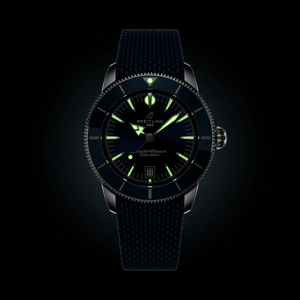 Син циферблат с дата на шест часа и стрелки SuperLumiNova®  classicwatches.bg