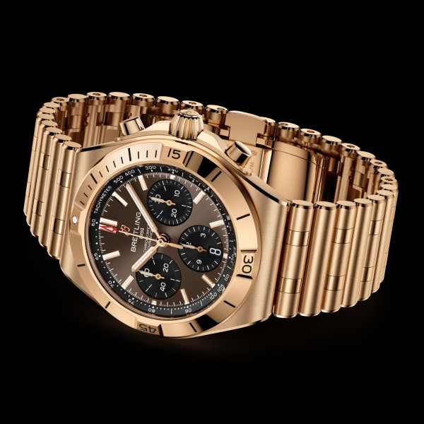 часовник breitling chronomat b01 луксозен златен часовник classicwatches.bg
