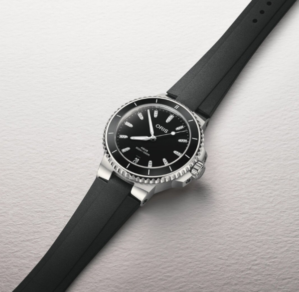 ЧАСОВНИК ORIS AQUIS DATE DIAMONDS 36.5MM 733 7792 4194-07 4 19 64FC