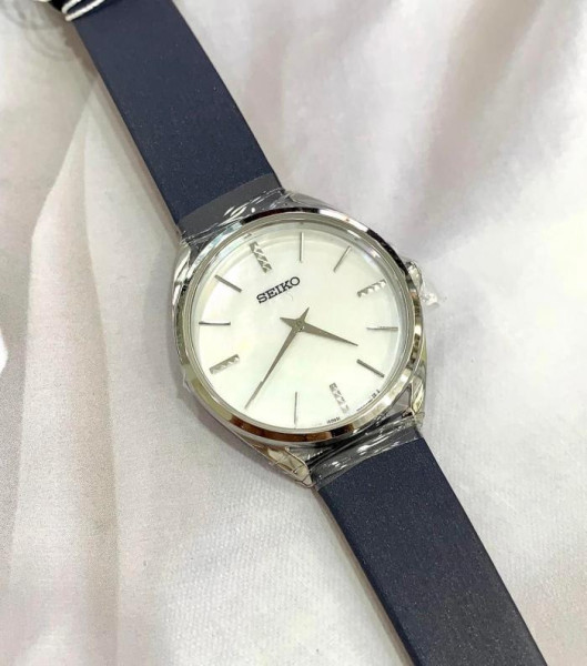 SEIKO QUARTZ 32MM LADY'S WATCH SWR079P1