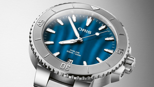 ORIS AQUIS DATE 36.5MM LADIES WATCH 733 7770 4155-07 8 18 05P