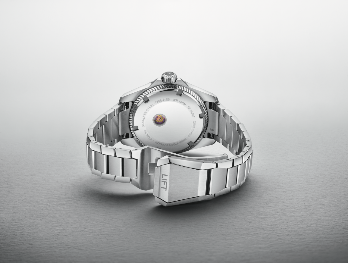 часовник Oris с портрет на Miss Piggy на гърба – ClassicWatches.bg