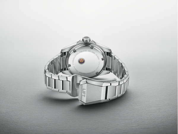 часовник Oris с портрет на Miss Piggy на гърба – ClassicWatches.bg