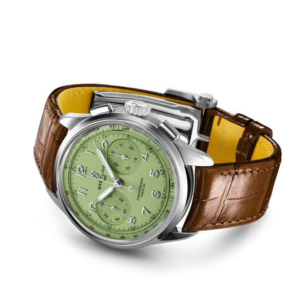 мъжки часовник ръчен хронограф breitling-ab0930d31l1p1-pistachio-dial-side-view-classicwatches