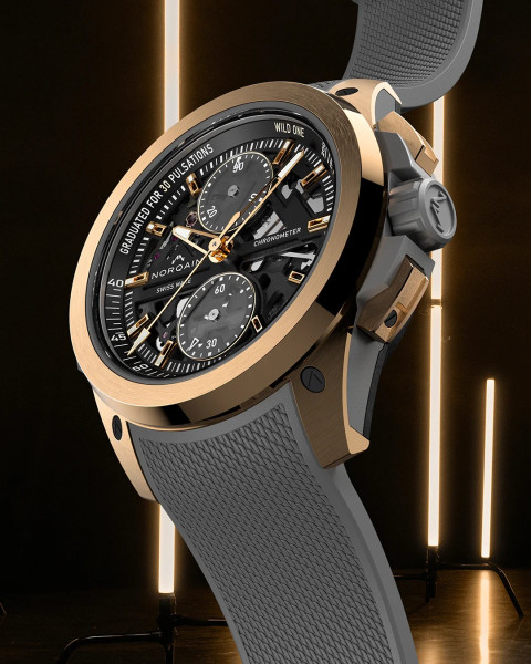 часовник norqain wild one skeleton chrono red gold n3002 40g01 b01 classicwatches.bg
