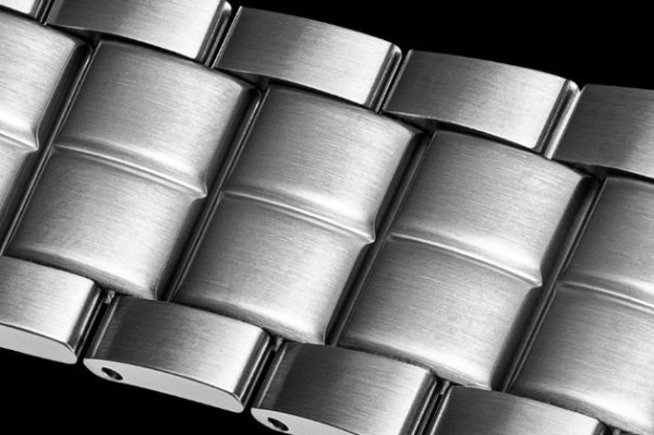 спортивен часовник Edox Delfin с кварцов механизъм и водоустойчивост 200 м