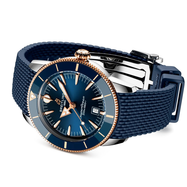 breitling-superocean-b31-automatic-ub3112161c1s1-blue-dial-detail-classicwatches