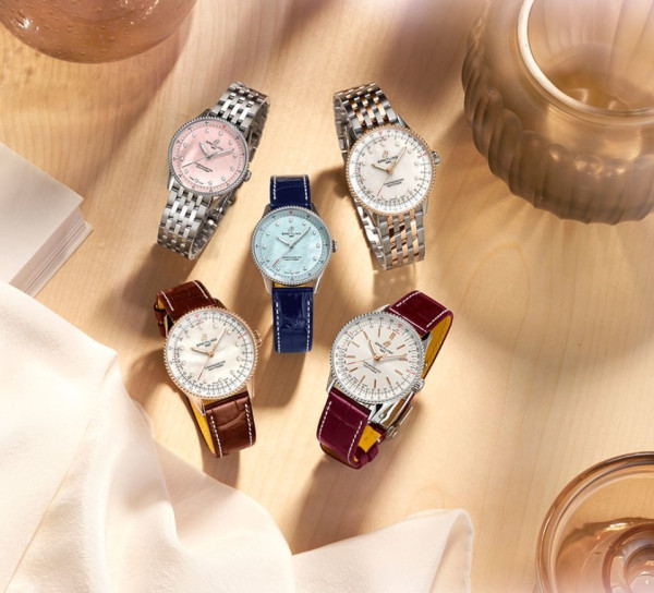 BREITLING NAVITIMER 32 SuperQuartz™ LADIES WATCH A77320E61A2P2