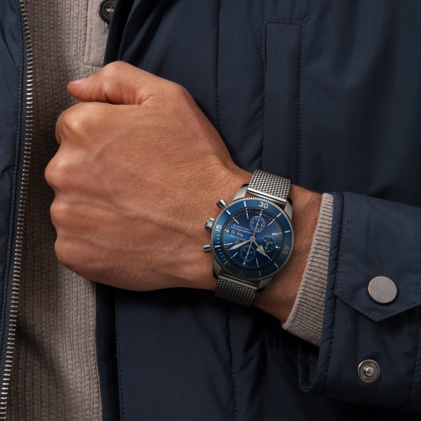 мъжки часовник автоматик breitling-a13313161c1a1-on-wrist-classicwatches