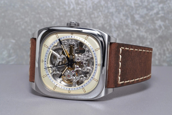мъжки часовник автоматичен poljot-international-bolshoi-masepa-2820.1000112-side-view-classicwatches
