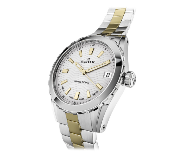 Edox Grand Ocean Date Ladies 53103-357JM-AID – дамски швейцарски кварцов часовник със сребрист циферблат, двуцветен корпус със златисто PVD покритие, сапфир кристал и водоустойчивост 300 м. Открийте модела в ClassicWatches.bg.