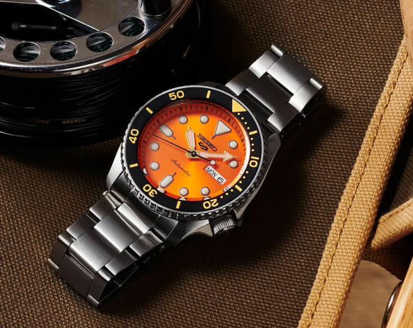 seiko-5-sports-srpd59k1-classicwatches.bg-черен-въртящ-се-безел
