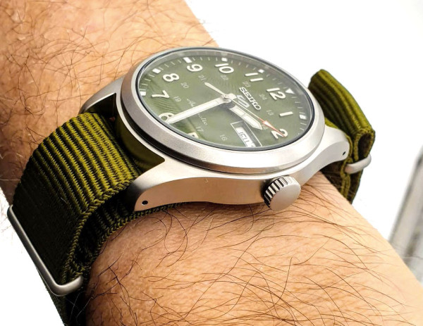 ЧАСОВНИК SEIKO 5 SPORTS AUTOMATIC 39.4MM  SRPG33K1