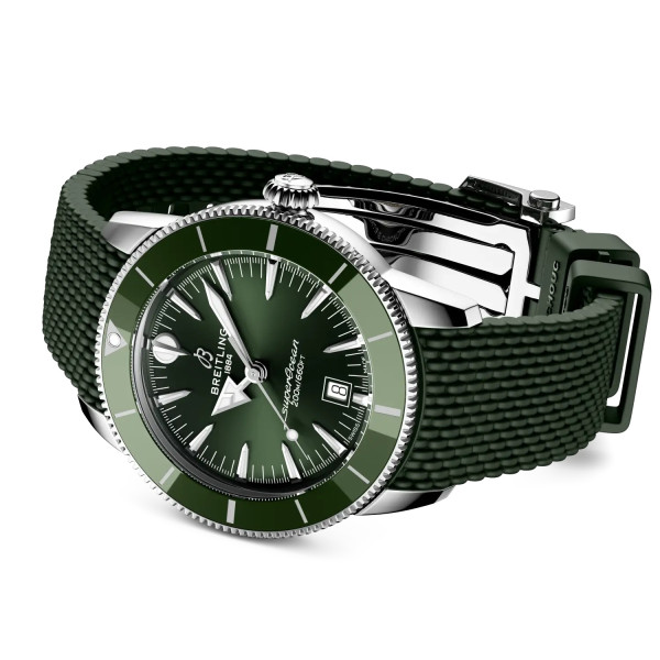 мъжки часовник breitling-superocean-heritage-ab3112361l1s1-green-dial-closeup-classicwatches