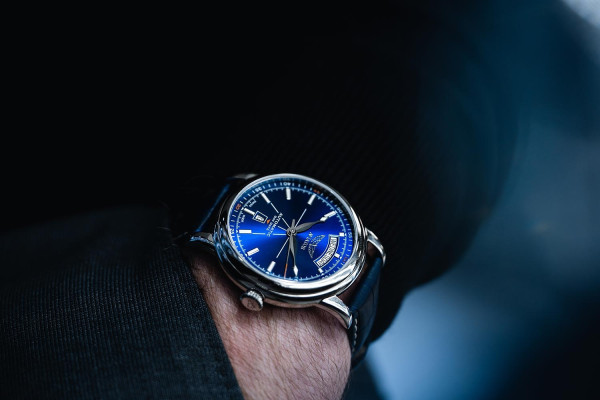 ЧАСОВНИК AVIATOR DOUGLAS DAY-DATE 45MM V.3.20.0.145.4