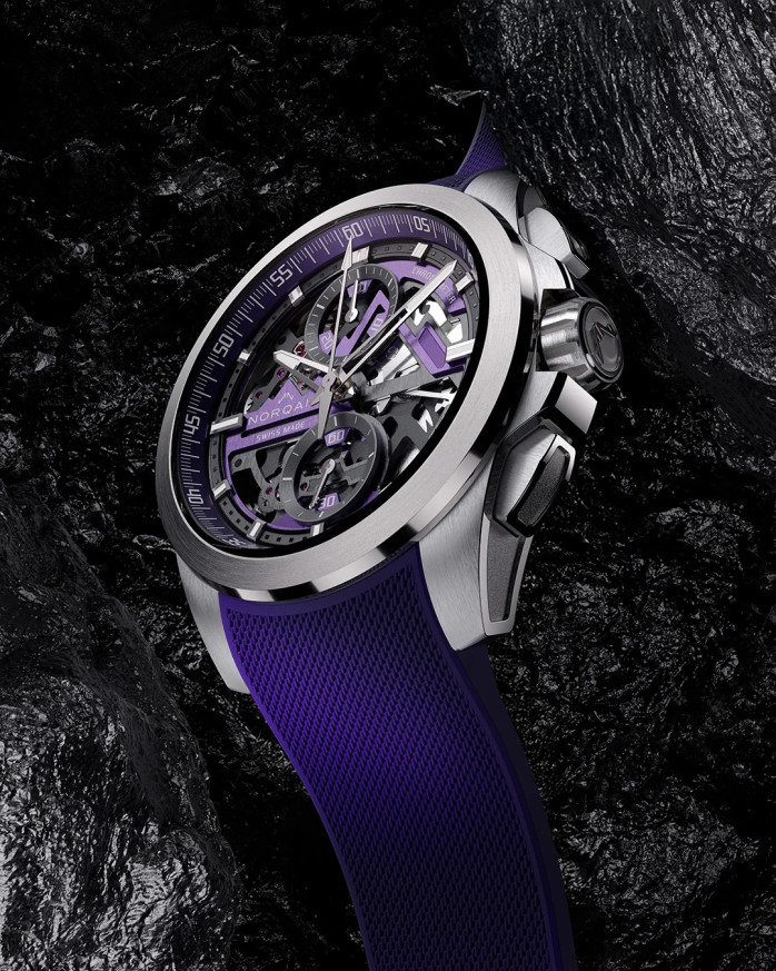 Часовник NORQAIN Independence Skeleton Chrono 42mm N3200.40T03.P01 – прозрачен сапфирен гръб с механизъм NORQAIN 8K – classicwatches.bg