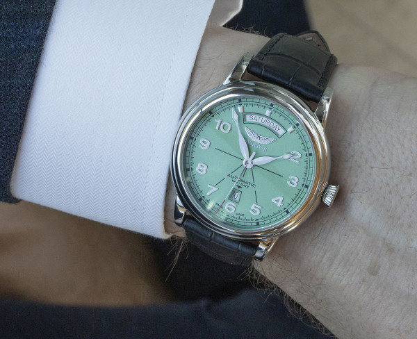 Aviator Douglas Day-Date V.3.44.0.403.4