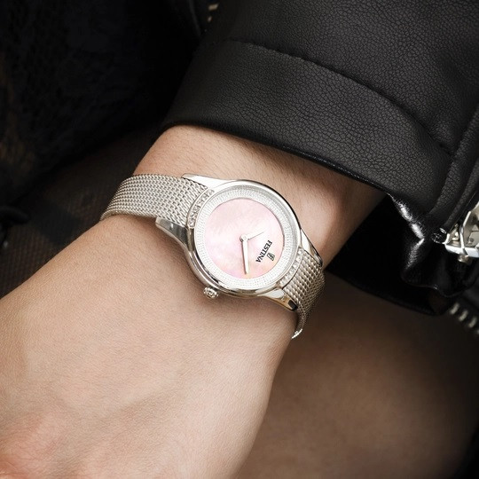 Часовник Festina F20494/5 – дамски модел с розов перлен циферблат и кристали – оригинален от ClassicWatches.bg
