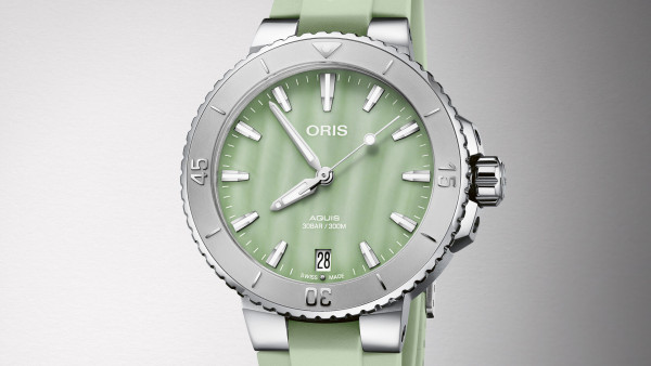 ORIS AQUIS DATE 36.5MM LADIES WATCH  733 7770 4157-07 4 18 67FC