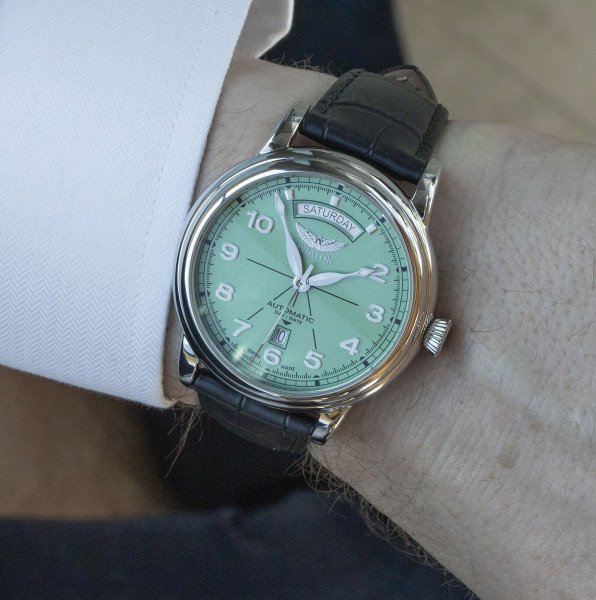 Aviator Douglas Day-Date V.3.44.0.403.4
