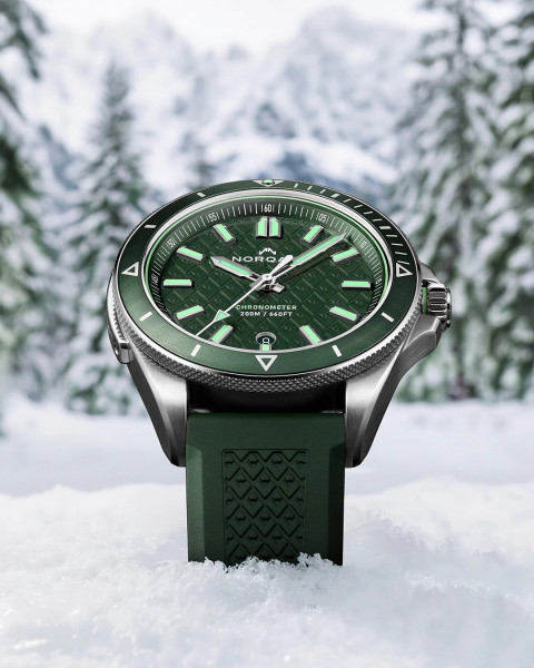 часовник norqain adventure mountain pattern зелен циферблат classicwatches.bg