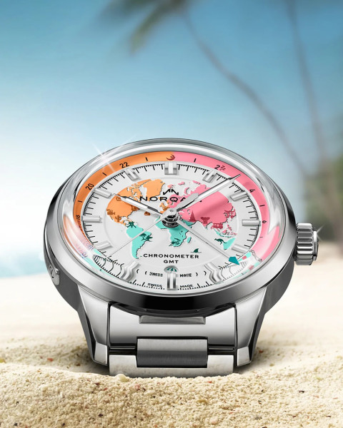 часовник norqain freedom gmt с цветна карта на света classicwatches.bg