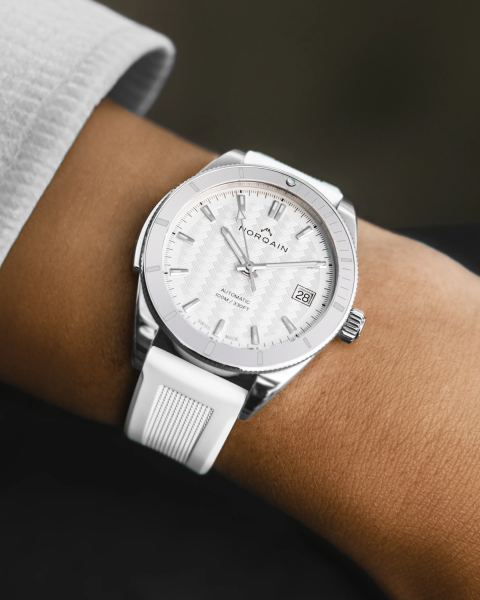 NORQAIN Adventure Sport N1800.08S05.W01 автоматичен часовник с бял керамичен безел – classicwatches.bg