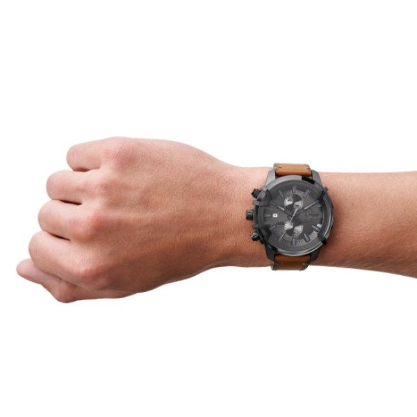 Diesel DZ4569 мъжки хронограф с кафява кожена каишка и сив циферблат – оригинален от ClassicWatches.bg