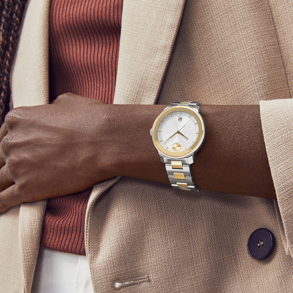дамски часовник кварцов movado-3600870-on-wrist-classicwatches