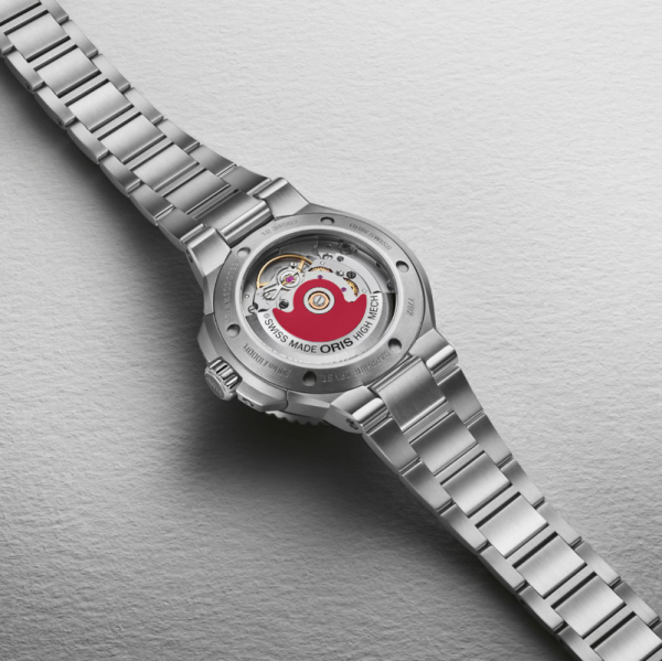 Oris Aquis с автоматичен механизъм и Super-LumiNova покритие