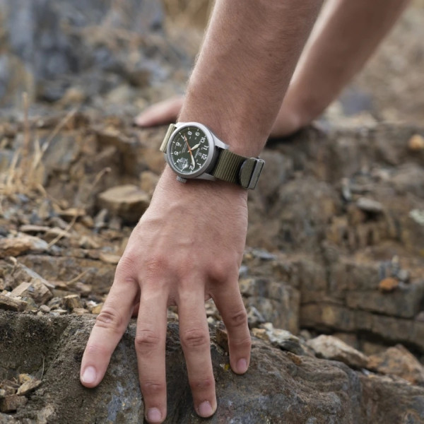 часовник festina swiss f20082 2 мъжки зелен циферблат field модел classicwatches.bg
