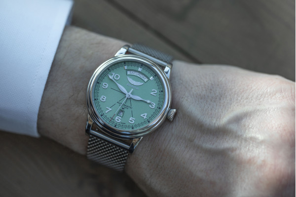 Aviator Douglas Day-Date V.3.44.0.403.5