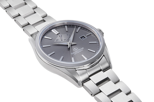 часовник мъжки автоматичен orient star re-au0404n отзад ClassicWatches.bg
