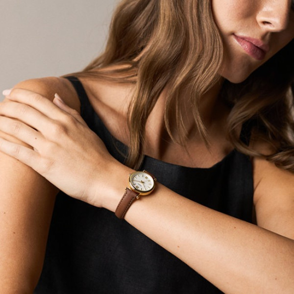 часовник Fossil Carlie ES5464 дамски модел със златист корпус