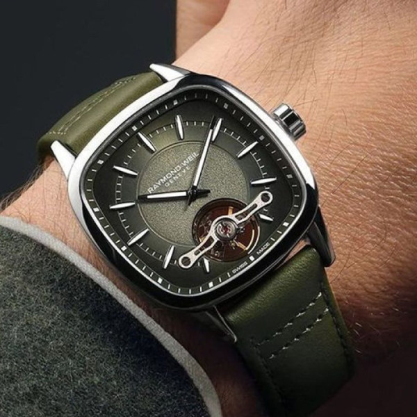 Raymond Weil Freelancer 2790-ST-52051 със зелен циферблат и квадратен корпус